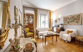 Vintage apartment KOLONAKI